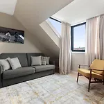 108mm House 포르투